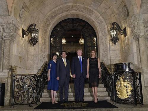 El Presidente Trump con su esposa y el primer ministro japonés con su esposa. (Foto: USA TODAY) 