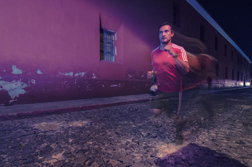 Nelo es un fotógrafo dispuesto a correr más de 100 kilómetros a favor de muchos niños en Guatemala