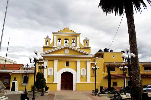 Esta es la Iglesia de Salcajá, donde es párroco el padre José Antonio Molina. (Foto: Gustavo Rodas)