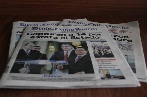 El diario oficial ha reducido la cantidad de páginas, debido a la falta de papel. (Foto: Fredy Hernández/Soy502)