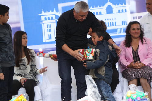 Los niños recibieron juguetes. (Foto: Presidencia ) 