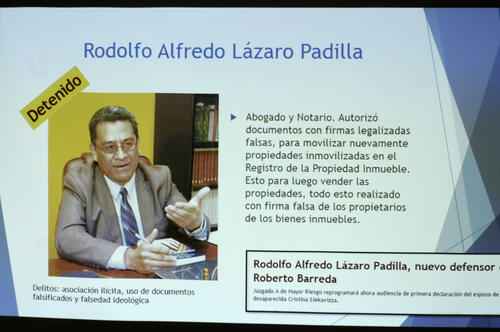 Rodolfo Lázaro Padilla, abogado defensor de Roberto Barreda de León, fue capturado este día sindicado de falsificación ideológica y alteración de documentos para el despojo ilegal de viviendas. (Foto: Esteban Biba/Soy502)
