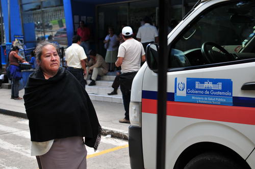 Los pacientes están siendo trasladados a centros de salud y al Hospital San Juan De Dios (Foto: Alejandro Balán/Soy502)