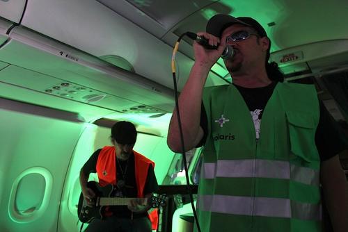 Alux Nahual realizó numerosos ensayos en el avión, espacial para el evento. (Foto: Alux Nahual oficial) 