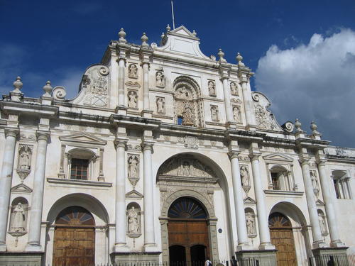 La Catedral es uno de los puntos claves que marca el centro de la visita de sagrarios en Antigua Guatemala. (Foto: Raymond Ostertag)