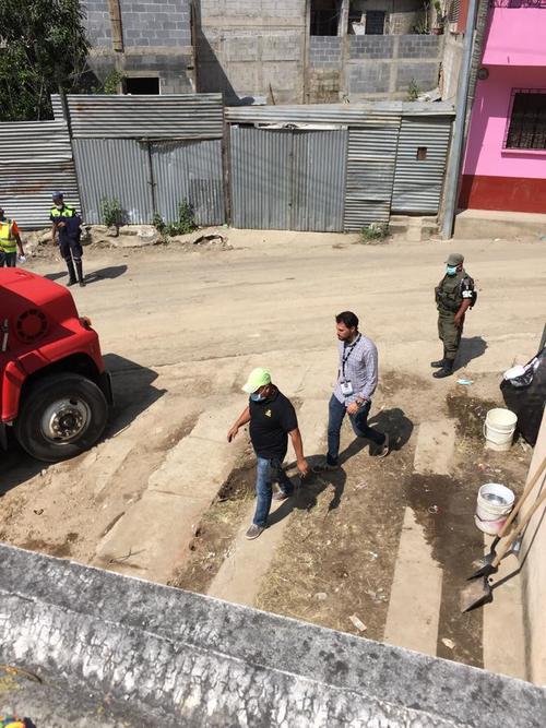 Justo en este punto, donde concluía el asfalto e iniciaba el camino de terracería en El Cambray, Jorge Mendoza, vendedor de la embotelladora Pepsi, comenzó a grabar un recorrido con su teléfono móvil, un mes y medio antes de la tragedia. 