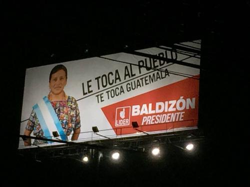 Una valla publicitaria en Ciudad San Cristóbal ya hace un llamado al voto por el candidato a la presidencia, Manuel Baldizón. (Foto: María José Meza/Soy502)