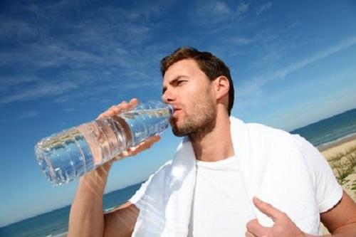 Sin agua, pierdes energía, la piel se seca y hasta te pones de mal humor. (Foto: Tu estilo de vida)