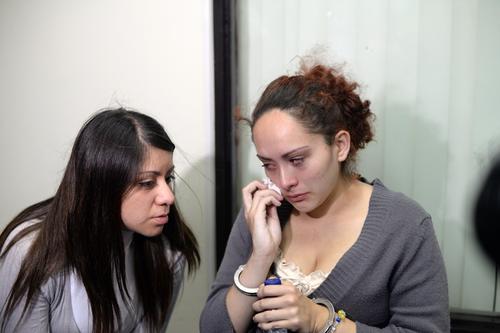 Las dos jovencitas han quedado en libertad condicionada. (Foto: Esteban Biba/Soy502)