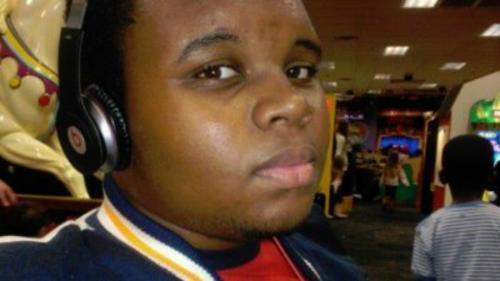 Michael Brown de 18 años recibió según la necropsia seis disparos. 