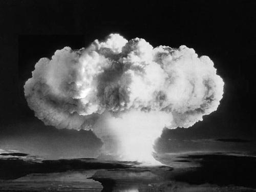 En conflicto sólo se han utilizado dos bombas nucleares. Este es la nube de humo que dejó tras la explosión en Hiroshima, Japón. (Foto: Blogspot)