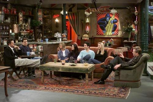 La serie duró diez temporadas y terminó el 6 de mayo de 2004. El último episodio fue seguido por 52.5 millones de telespectadores.