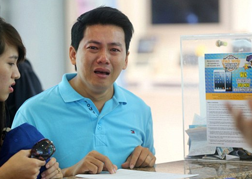 El video del joven llorando removió la conciencia nacional de Singapur.