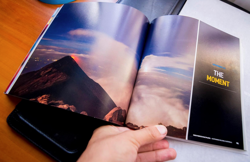 El fotógrafo recibió varios ejemplares del libro, pero puede conseguir más si alguien lo quiere tener en sus manos. (Foto: Fabriccio Díaz)