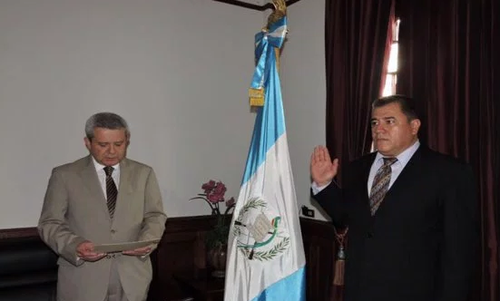 Mauricio Guerra durante su juramentación como nuevo gerente del instituto estadístico. (Foto: Secretaría Comunicación)