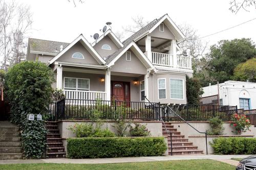 Casa del fundador de Facebook y su mujer, Priscilla Chan, en Palo Alto. (Foto: elpais.com)