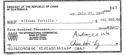 Este es el segundo cheque a nombre de Portillo, fechado julio 25 del primer año de gobierno. (Foto:Soy502)