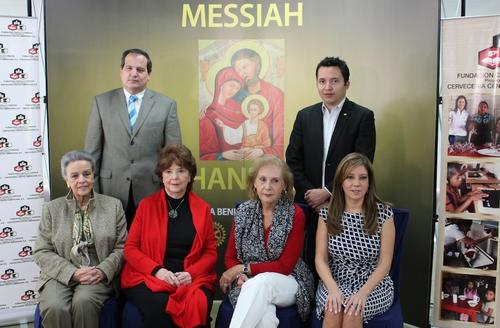 Julio Grazioso, representante del Club Rotario Guatemala Vista Hermosa, Miguel Moreira de Fundación Castillo Córdova, Agnes Molina, Betty Whitbeck y Rose Molina de la Asociación Civil Arte por la Educación y Lurdes Tobías del Club Rotario, Guatemala Vista Hermosa invitan a la gala. (Foto: El Mesías oficial) 