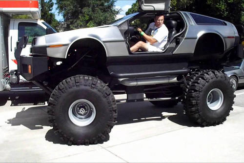 Rich Weissensel, seguramente es el único ser humano en la Tierra con un DeLorean transformado en un MonsterTruck. (Foto: Archivo)