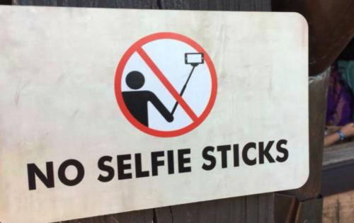 En los últimos meses Disney ya había colocado letreros de no selfie stick en atracciones.