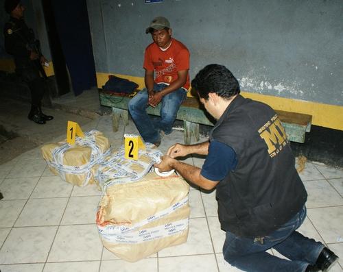 El Ministerio Público trabaja en conjunto con la PNC para incautar cargamentos de droga en los puntos fronterizos y las aduanas.  (Foto: PNC)