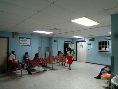 Según la PDH, hay pacientes que han postergado operaciones hasta por meses ante el mal estado de los aparatos para realizar rayos X. (Foto Marcia Zavala/Soy502)