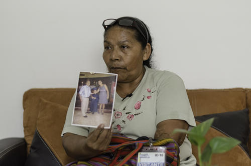 Las familias de los pacientes que sufrieron peritonitis a causa del tratamiento brindado por Pisa, esperan justicia. (Foto: Marcelo Jiménez/Soy502)