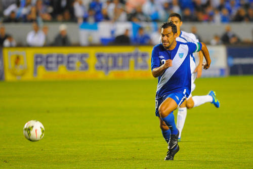 Carlos Ruiz es uno de los mayores referentes del fútbol guatemalteco de los últimos tiempos. Clasificar a Rusia 2018 sería su mayor logro y el mejor legado que puede dejarles a las nuevas generaciones. (Foto: Archivo)