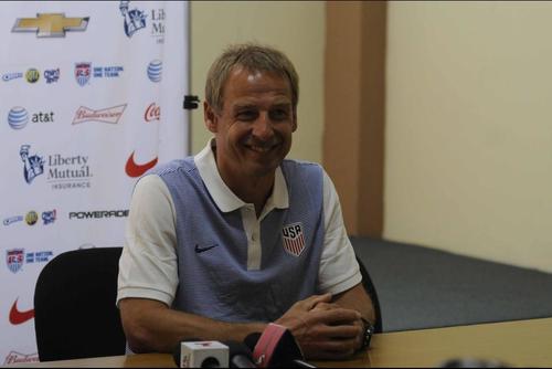 Jurgen Klinsmann durante la conferencia de prensa a su llegada a Guatemala. (Pedro Pablo Mijangos/Soy502)