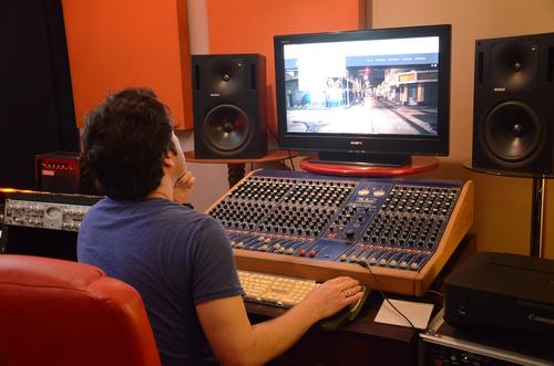 El estudio cuenta con herramientas para la creación musical.  (Foto: Selene Mejía/Soy502) 