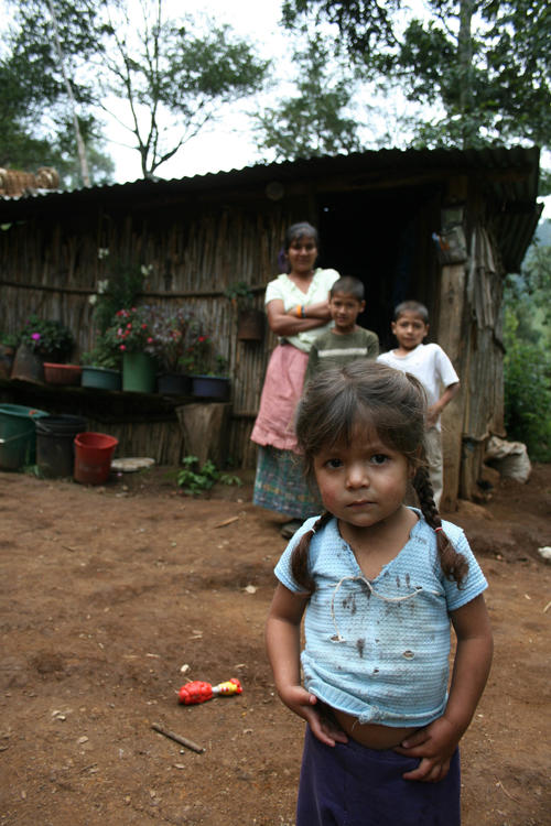 La pobreza condena a demasiados niños en Guatemala a una vida plagada de obstáculos y limitaciones. (Foto: Nuestro Diario).