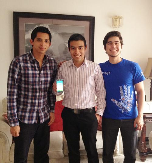 Luis Pedro Mendez, Charly Galdámez y Kevin Sanchéz son los creadores de la aplicación. (Foto: Kitsord)