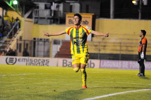 El juvenil de San Marcos tuvo una noche de ensueño. Hizo por primera vez en su carrera profesional tres goles en un partido. (Foto: Nuestro Diario)