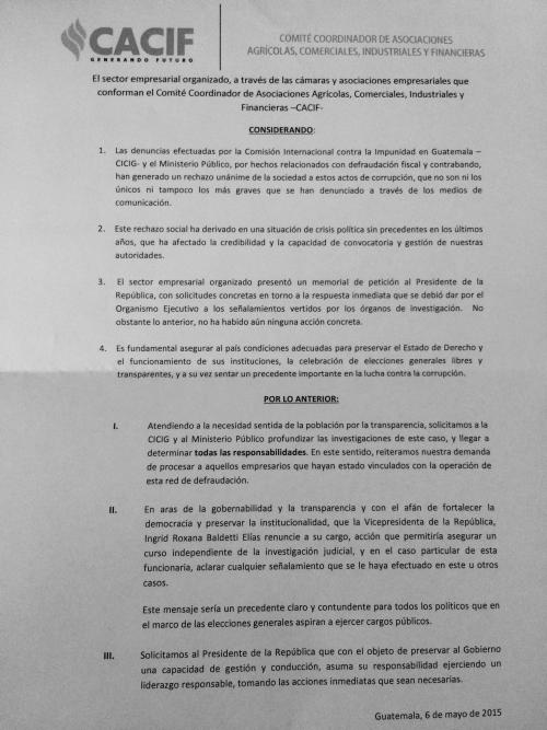 Manifiesto presentado por CACIF donde se solicita la renuncia de la vicepresidenta. (Foto: Roberto Caubilla/Soy502)