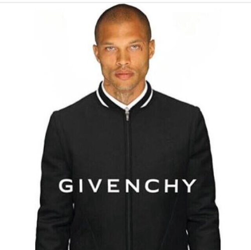 Incluso Givenchy le luce a este atractivo delincuente. (Foto: elitedaily.com) 