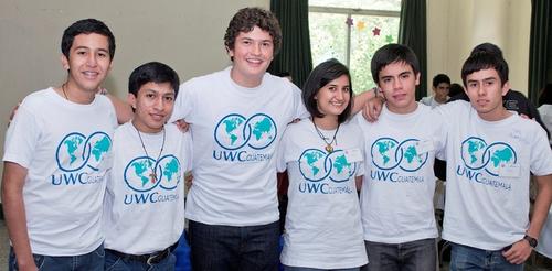 Este grupo de estudiantes viajó en 2012 a colegios de Costa Rica, India, Gales, Holanda y Singapur. (Foto: Colegios del Mundo Unido)