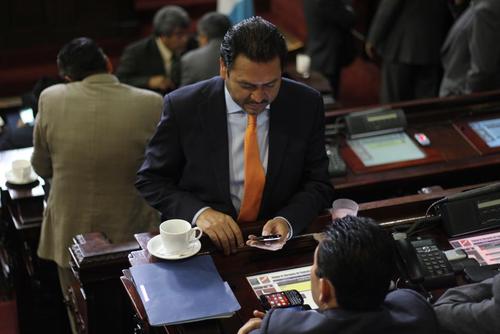 El diputado oficialista, Gudy Rivera, destacó que el presupuesto podría conocerse este miércoles tras firmarse el dictámen favorable. (Foto: Alexis Batres/Soy502)