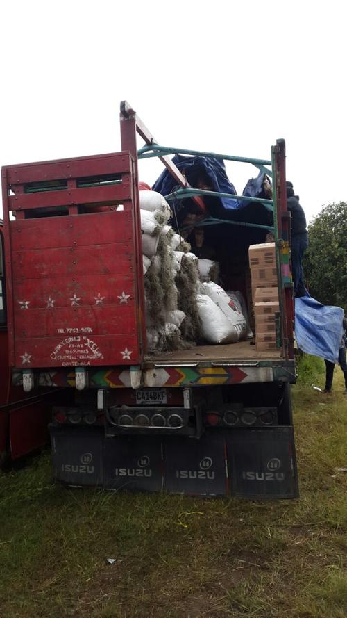 El camión fue abandonado en un predio en la ruta Interamericana. (Foto: Conap)