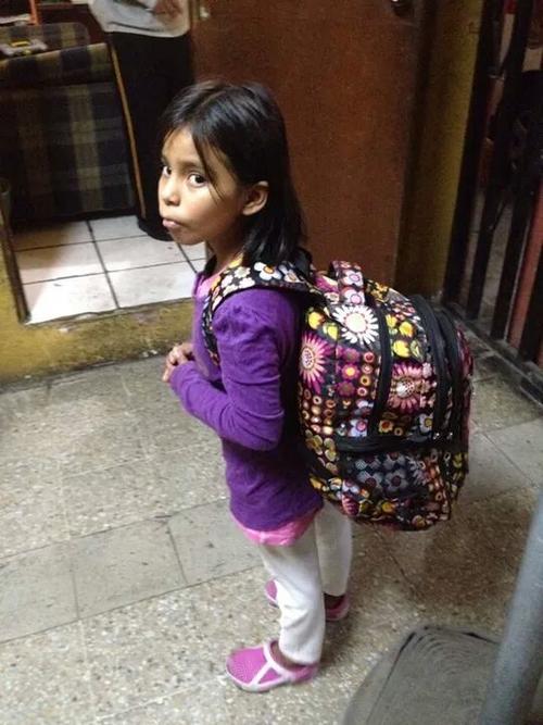 Evelyn Pérez fue abandonada en la estación de los bomberos junto a una maleta con sus pertenencias. (Foto: Mario Cruz/Bomberos Voluntarios)