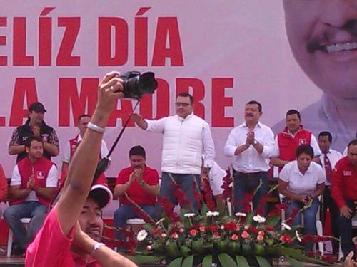 En el escenario, además del candidato a la presidencia por Lider, Manuel Baldizón, participaron otros dirigentes del partido político. 