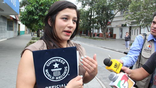 Evelyn Carrera es adjudicadora Oficial del Guinness World Records.  (Foto: Antonio Ordoñez/Soy502)