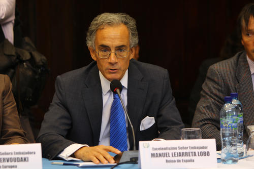 El embajador de España acreditado en Guatemala, Manuel Lejarreta, indicó que a los diputados les quedó grande el traje político para asumir la crisis actual. (Foto: Alexis Batres/Soy502)