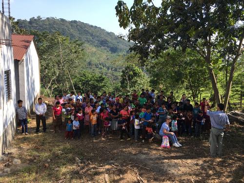 La comunidad El Tabacal, está ubicada en Escuintla. Todos los años, la familia Fernández comparte con ellos la celebración de Navidad. (Foto: Luis Barrios/Soy502)