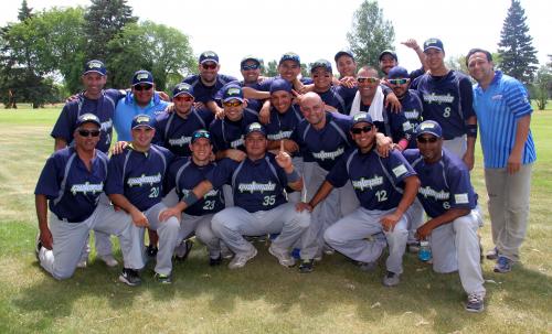 Este grupo de seleccionados nacionales ganó el primer partido de softbol en un Mundial. (Foto: Asosoftbol)