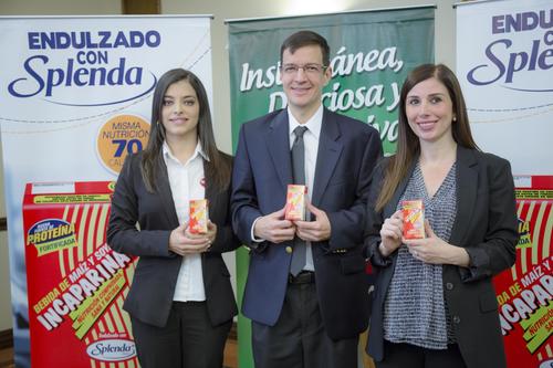 Ana Lucía Monroy, gerente de Marca, José Mariano Castillo, gerente de Mercadeo y Odette Muralles consultora de Nutrición, explicaron los beneficios nutricionales de las nuevas presentaciones. (Foto: Magui Medina/Soy502)