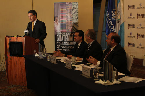 Directivos de Agextort ofrecieron una conferencia para dar detalles de la edición 2015 del galardón. (Foto: Alejandro Balán/Soy502)