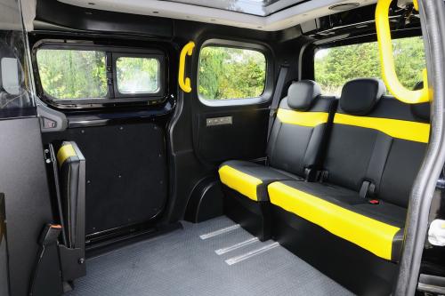 Interior del Nissan NV200, denominado el taxi del futuro (Foto: diariomotor.com)