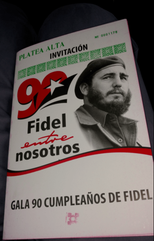 Varios de los asistentes pudieron entrar a la fiesta de gala del cumpleaños de Fidel Castro. (Foto: Soy502)