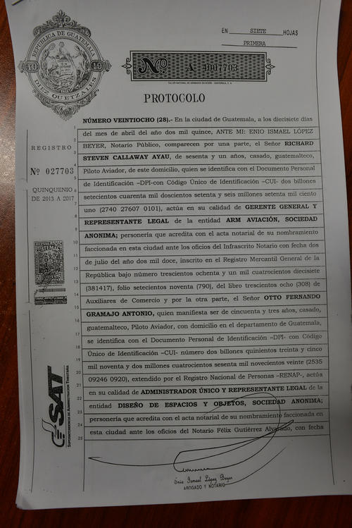 Contrato suscrito entre la entidad ARM Aviación y Otto Fernando Gramajo, acompañante de la ministra Mendizábal. (Foto: Wilder López/Soy502)