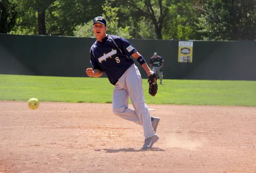 Jorge Segura fue la figura de Guatemala, en tierras canadienses. (Foto: Asosoftbol)